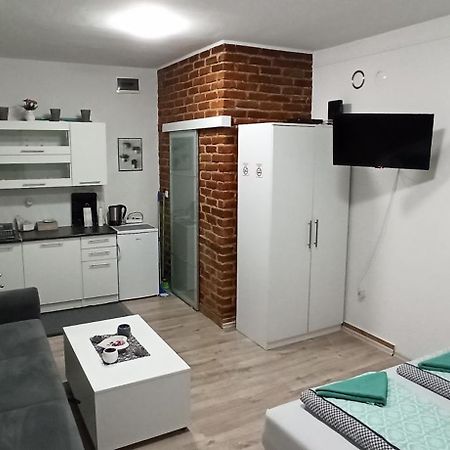 Helly'S Apartman - Self Check-In - Jajce Quarto foto