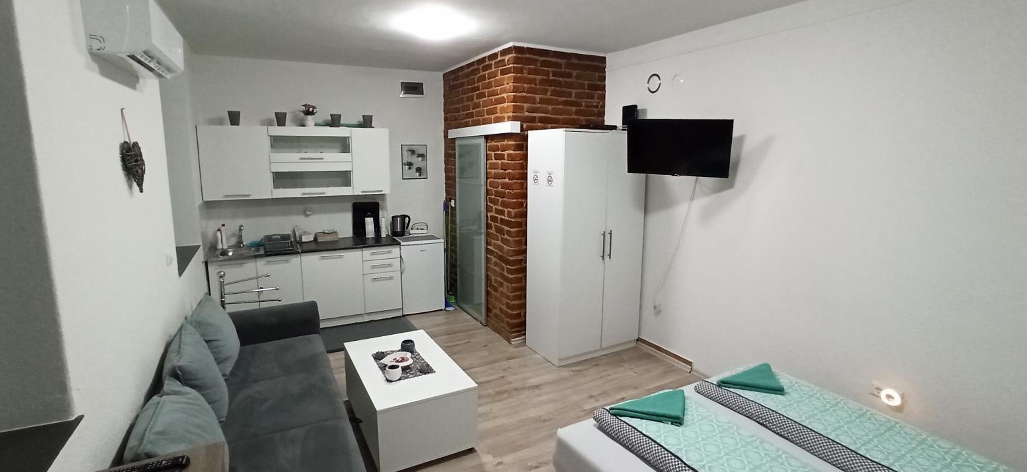 Helly'S Apartman - Self Check-In - Jajce Quarto foto
